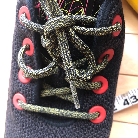 Allbirds Limited Edition Tree Runners Black Gold - Picture 7 of 9